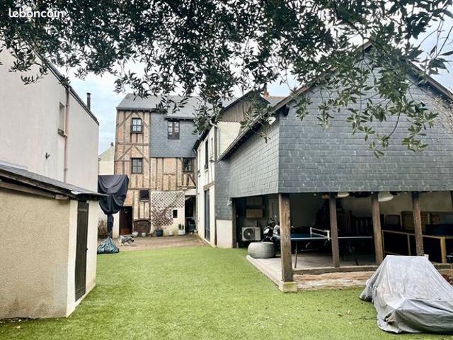 Maison 10 pièces 260 m²