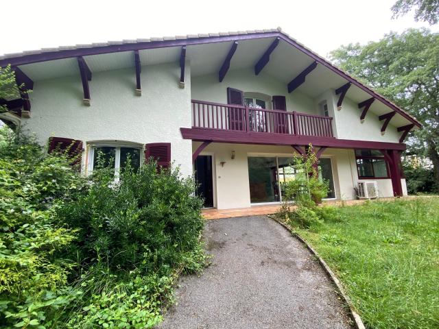 Maison 10 pièces 260 m²