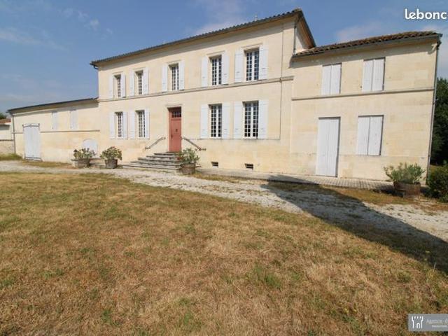 Maison 10 pièces 260 m²