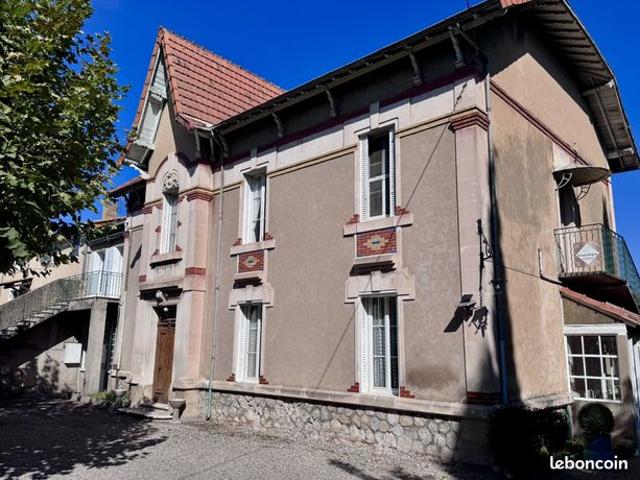 Maison 10 pièces 260 m²