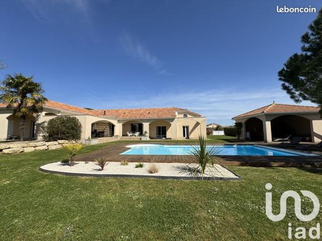 Maison 10 pièces 260 m²