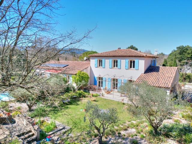 Maison 10 pièces 261 m²