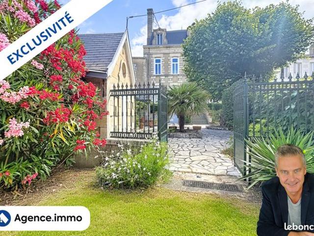 Maison 10 pièces 261 m²