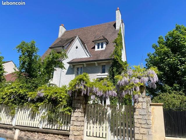 Maison 10 pièces 262 m²