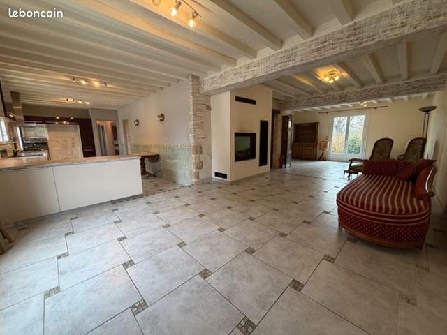 Maison 10 pièces 267 m²
