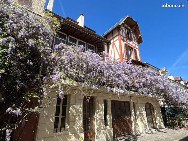 Maison 10 pièces 264 m²