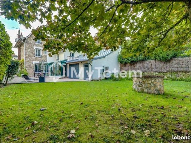 Maison 10 pièces 264 m²
