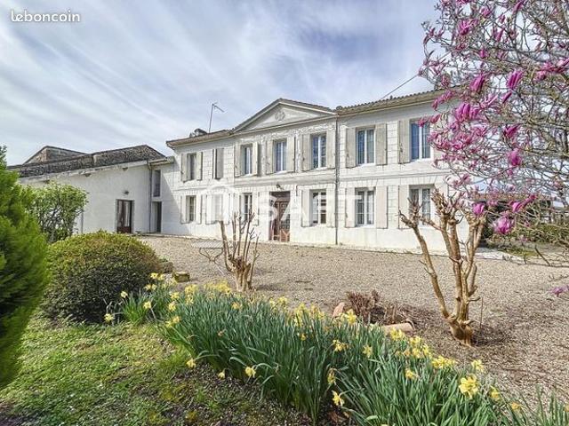 Maison 10 pièces 264 m²