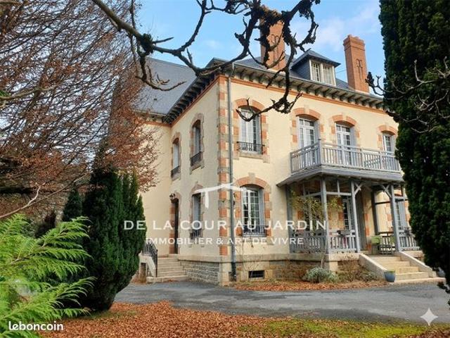 Maison 10 pièces 265 m²