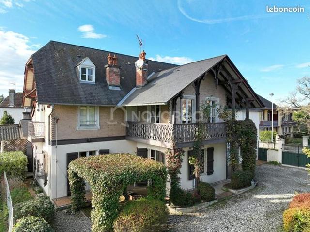 Maison 10 pièces 265 m²