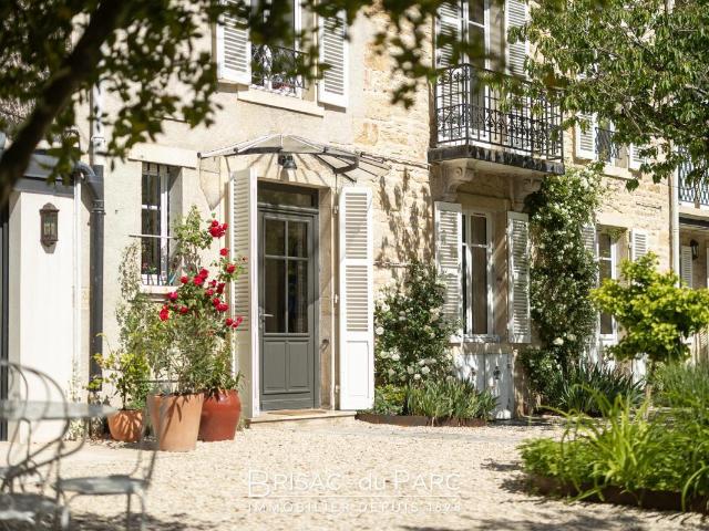 Maison 10 pièces 265 m²