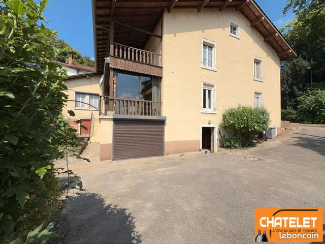 Maison 10 pièces 265 m²