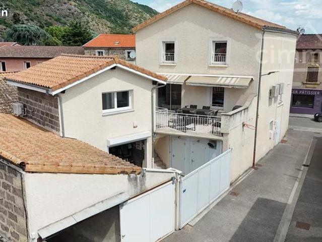 Maison 10 pièces 266 m²