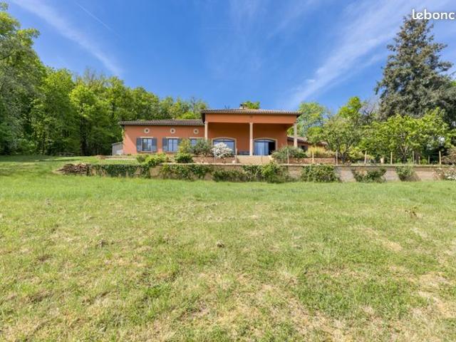 Maison 10 pièces 266 m²