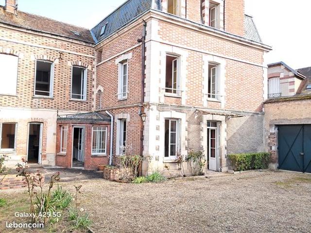 Maison 10 pièces 266 m²
