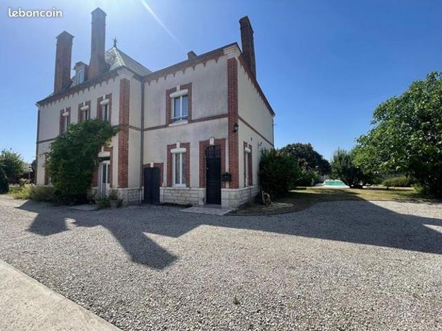 Maison 10 pièces 266 m²