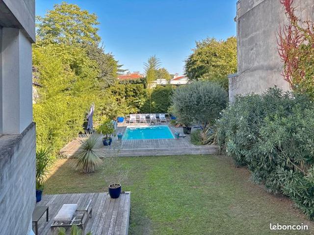 Maison 10 pièces 266 m²