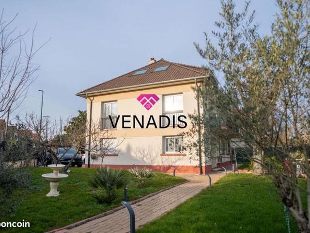 Maison 10 pièces 266 m²