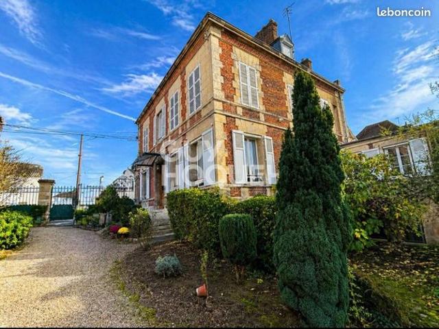 Maison 10 pièces 266 m²