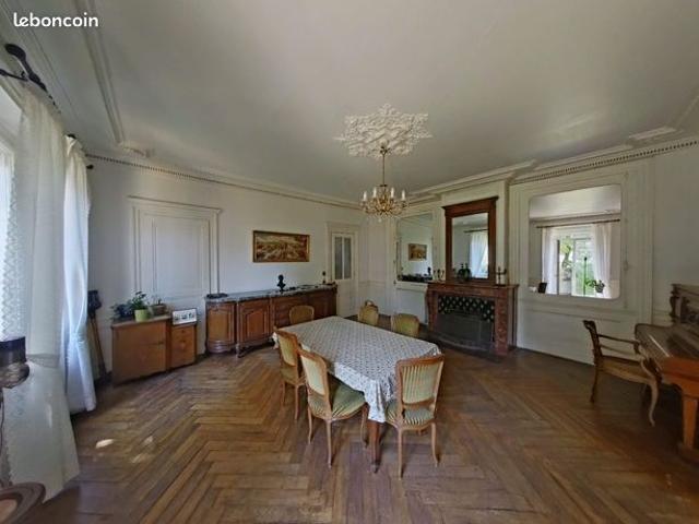 Maison 10 pièces 266 m²