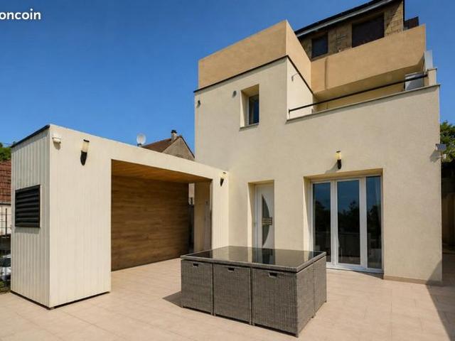 Maison 10 pièces 266 m²