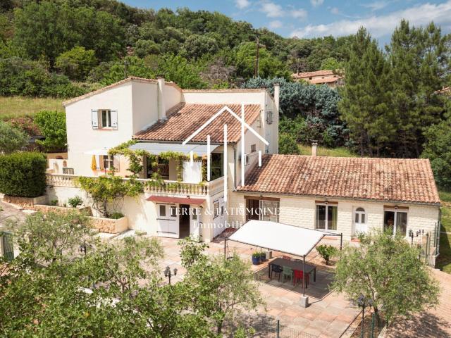 Maison 10 pièces 268 m²