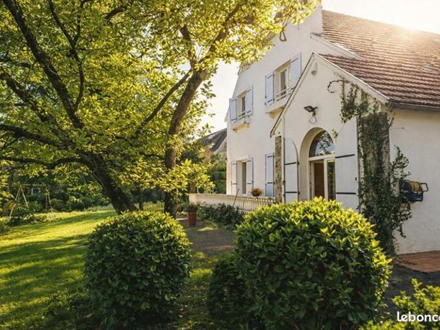 Maison 10 pièces 268 m²