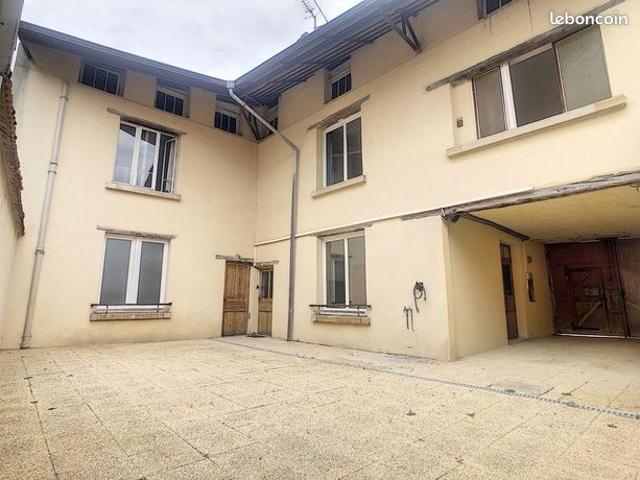 Maison 10 pièces 268 m²
