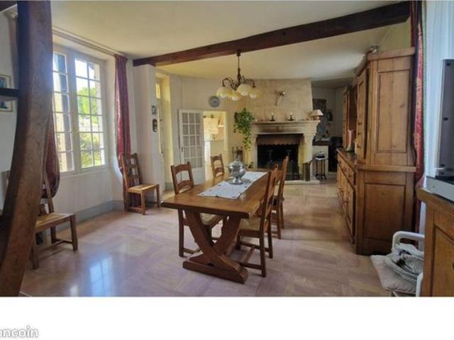 Maison 10 pièces 268 m²