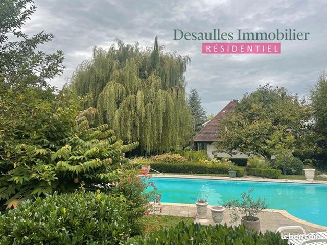Maison 10 pièces 268 m²
