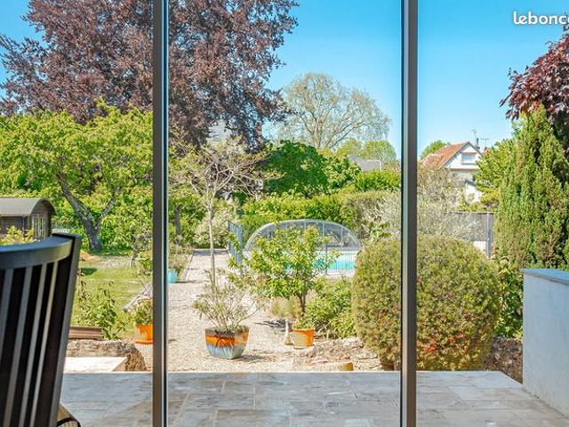 Maison 10 pièces 268 m²