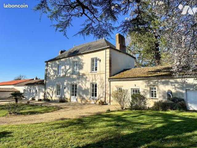 Maison 10 pièces 273 m²