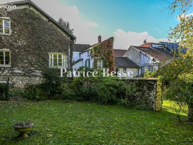 Maison 10 pièces 270 m²