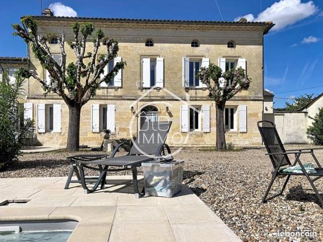 Maison 10 pièces 270 m²