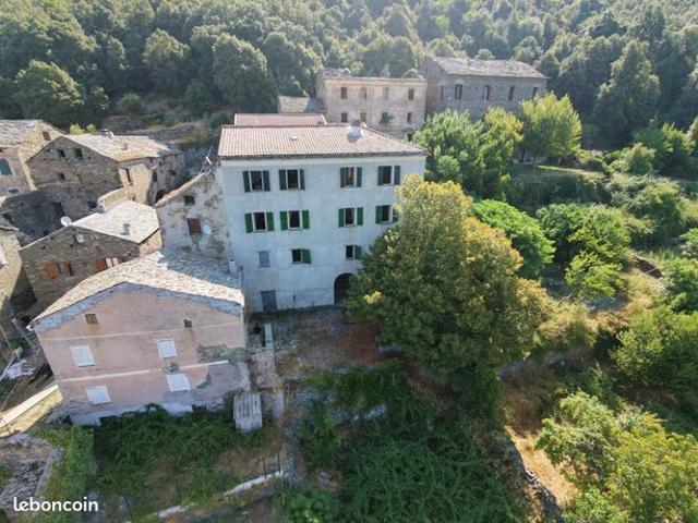 Maison 10 pièces 270 m²