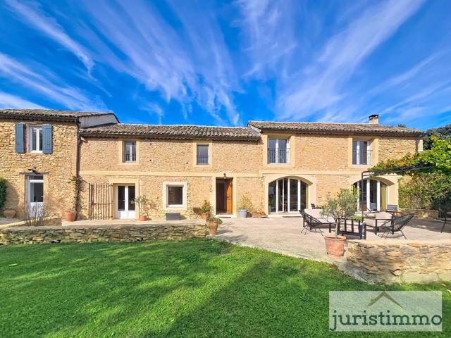Maison 10 pièces 270 m²