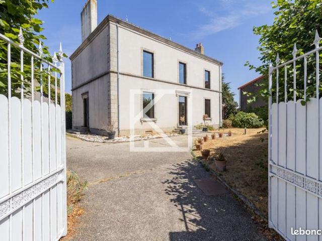 Maison 10 pièces 270 m²