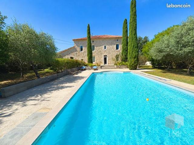 Maison 10 pièces 270 m²