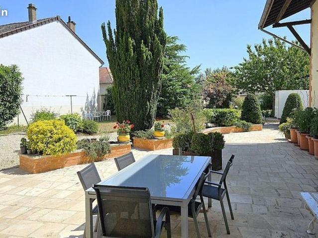 Maison 10 pièces 270 m²