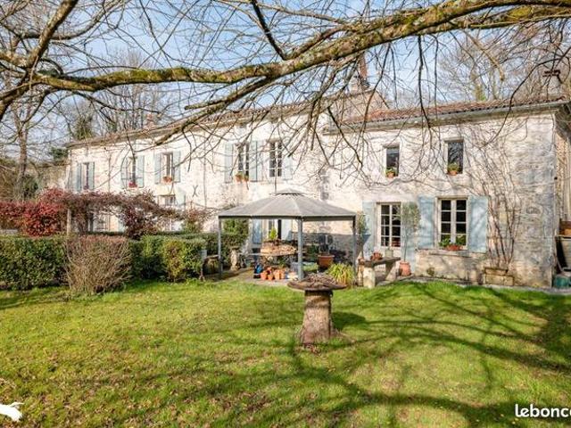 Maison 10 pièces 270 m²