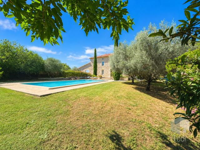 Maison 10 pièces 270 m²