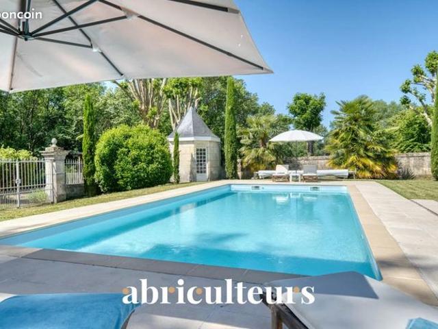 Maison 10 pièces 270 m²