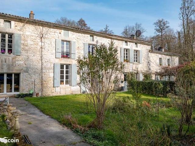 Maison 10 pièces 270 m²