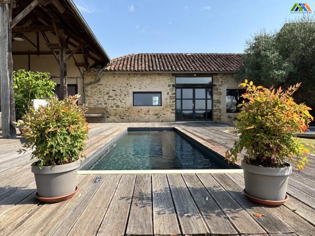 Maison 10 pièces 270 m²