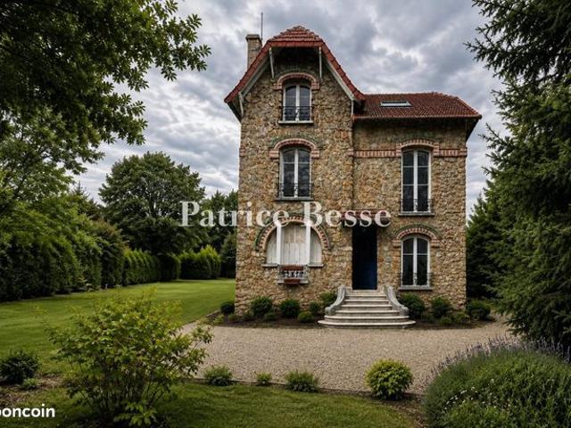 Maison 10 pièces 270 m²