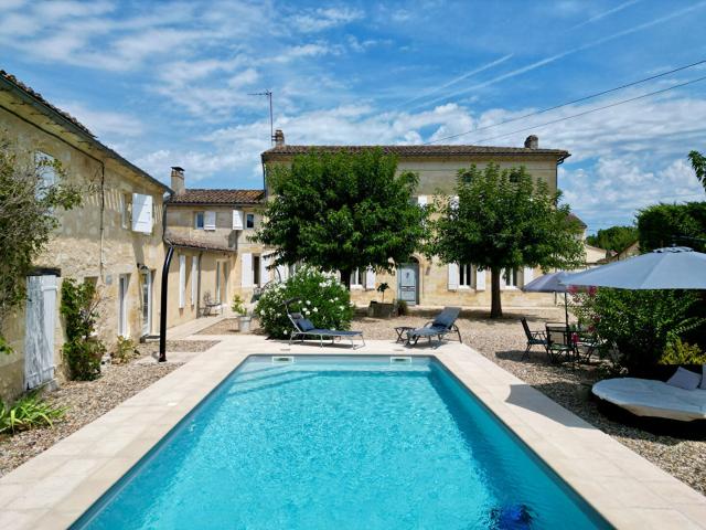 Maison 10 pièces 270 m²