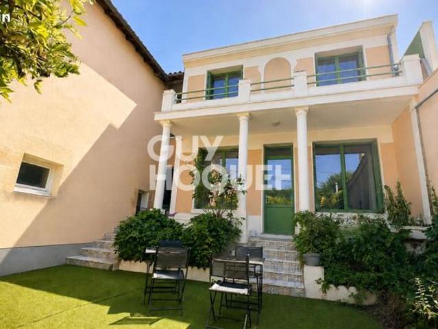 Maison 10 pièces 270 m²