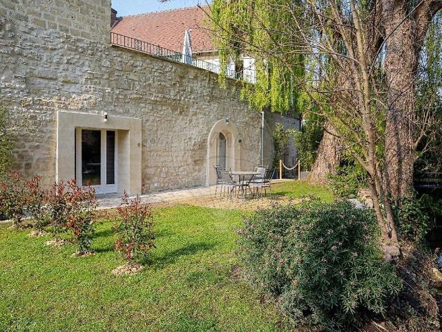 Maison 10 pièces 270 m²