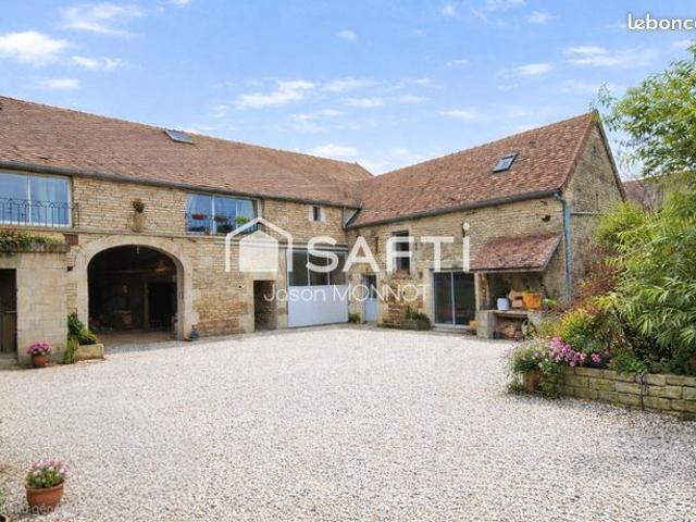 Maison 10 pièces 270 m²