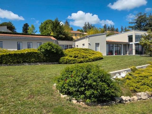 Maison 10 pièces 270 m²